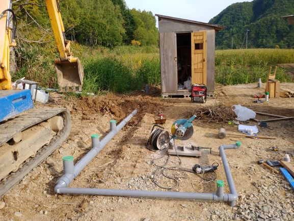 北海道キャンプ場開拓トイレ棟排水管